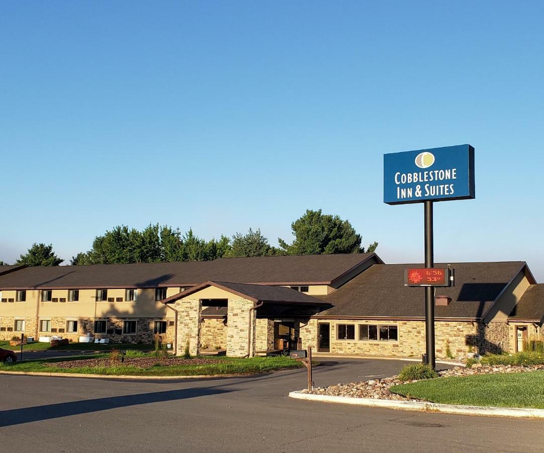 Cobblestone Inn & Suites - Merrill Exterior foto